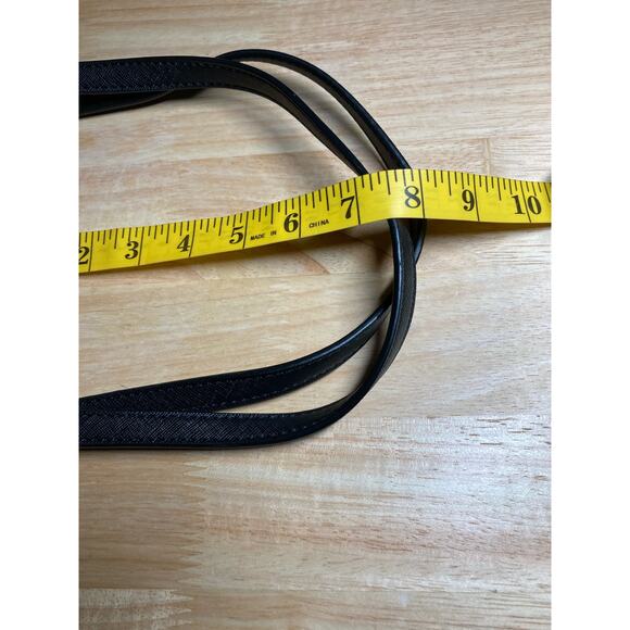 Guess Black Tote Purse Double Strap with Guess Fabric Interior Pockets Snap - Picture 8 of 9